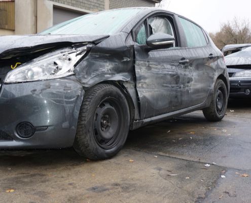 beschädigtes Fahrzeug in Berlin Charlottenburg nach Unfallschaden