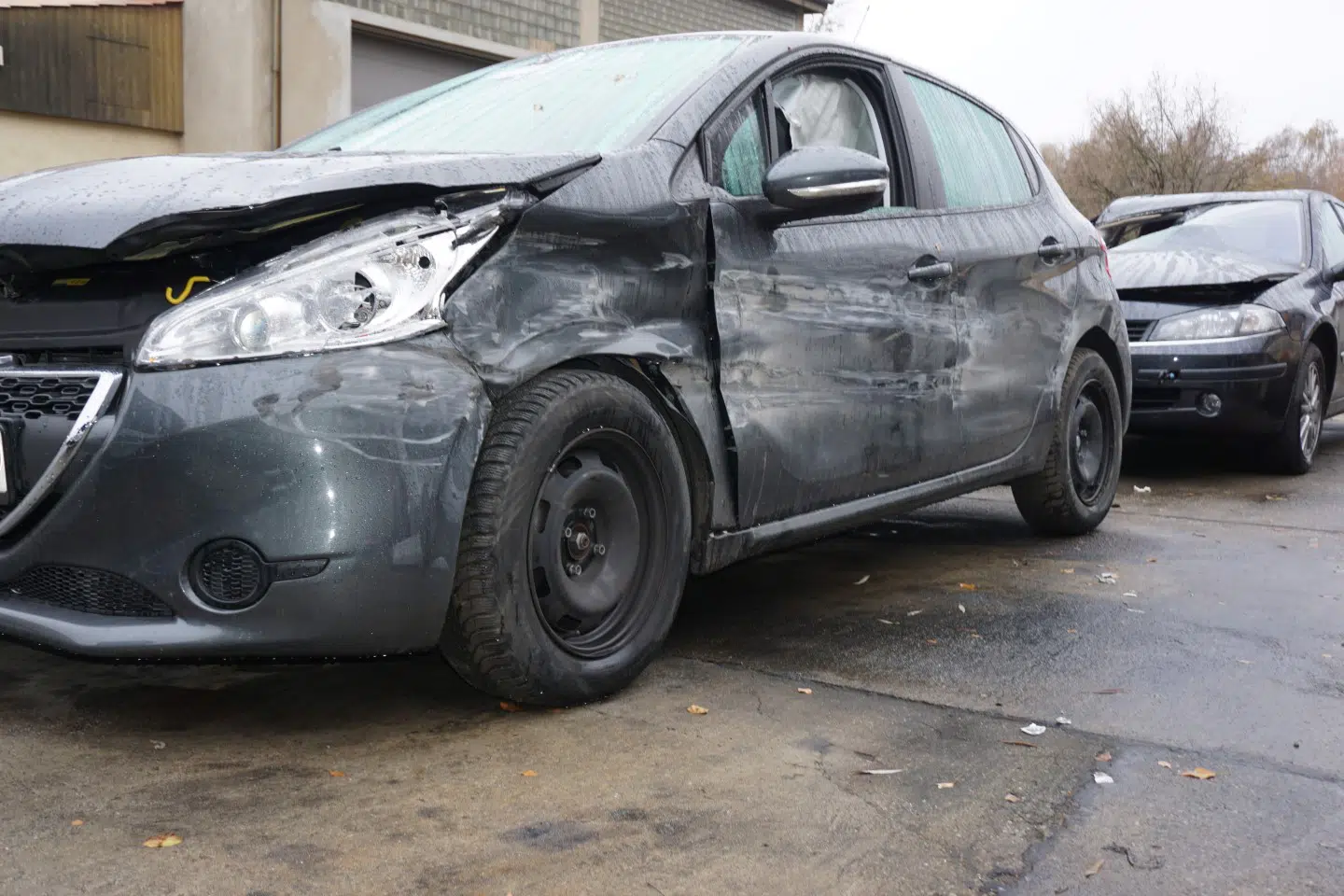 Kfz-Gutachter bei der Unfallaufnahme in Berlin-Charlottenburg