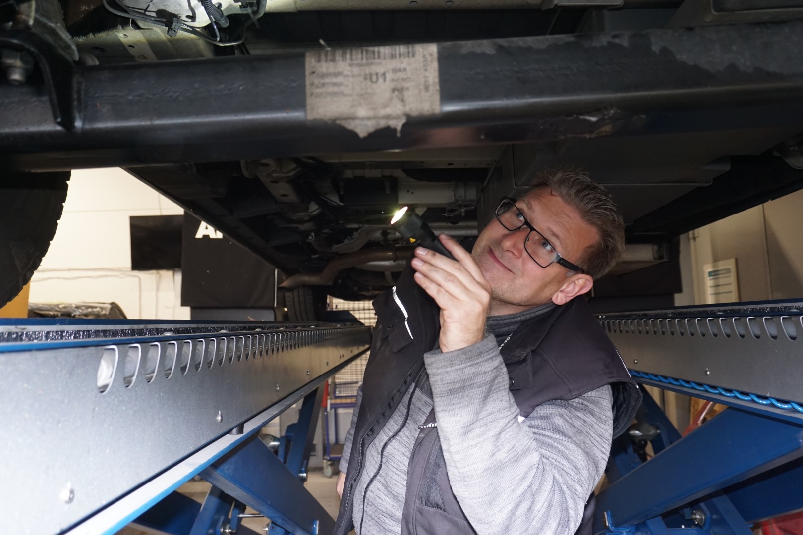 VDI-geprüfter Sachverständiger Benjamin Sécrit bei der Arbeit