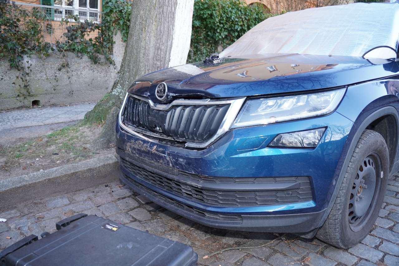 Frontschaden nach Auffahrunfall, begutachtet in Berlin