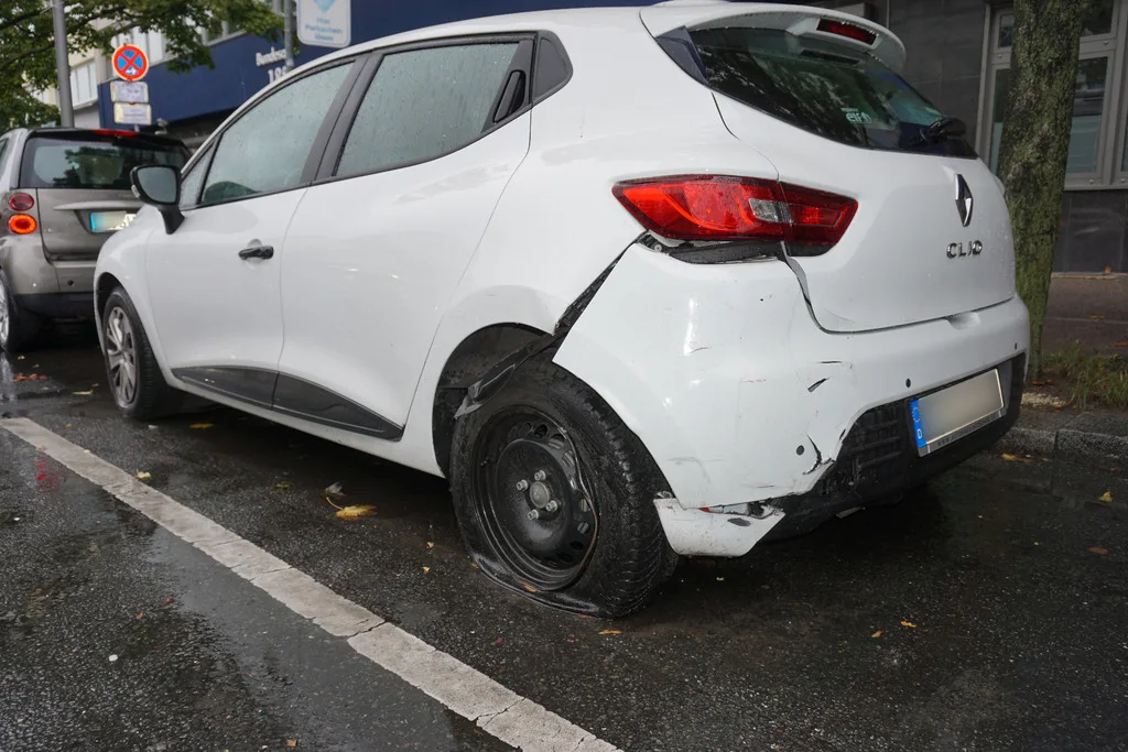 Unfallschaden am Renault Clio – wirtschaftlicher Totalschaden, begutachtet in Berlin