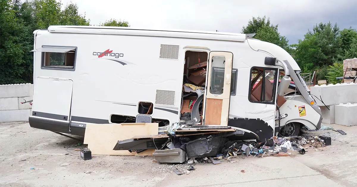 Carthago chic I 51 KRH auf Iveco Daily – wirtschaftlicher Totalschaden nach Unfall, begutachtet vom Wohnmobil-Sachverständigen